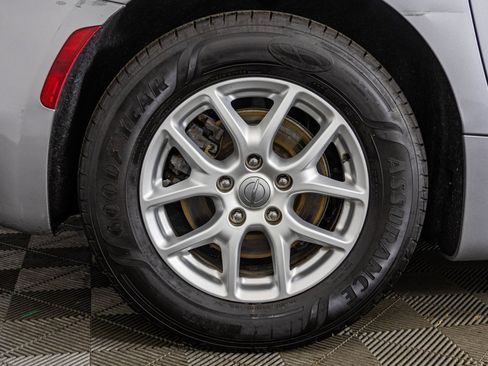 Used 2020 Chrysler Voyager LX image 48