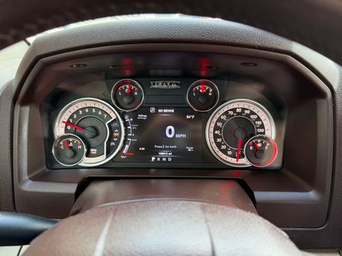 Used 2017 RAM 1500 Classic SLT w/ Luxury Group AWD/4WD image 17