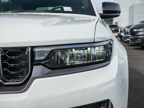 New 2026 Jeep Grand Cherokee Altitude image 8