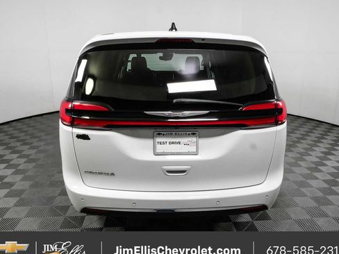 Used 2024 Chrysler Pacifica Touring-L FWD image 25