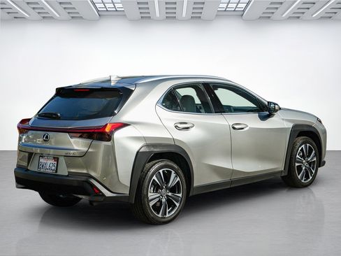 Used 2021 Lexus UX 200 w/ Accessory Package (Z2) FWD image 5