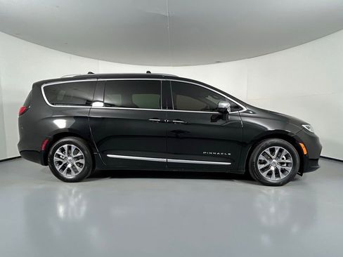 Used 2022 Chrysler Pacifica Pinnacle image 8
