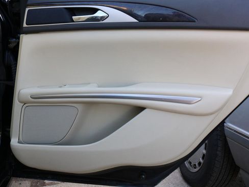 Used 2014 Lincoln MKZ image 36