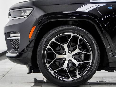 Used 2023 Jeep Grand Cherokee Summit AWD/4WD image 10