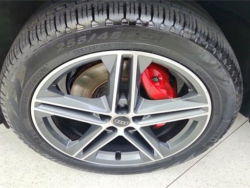 Used 2025 Audi Q5 e Premium Plus w/ Premium Plus Package image 57