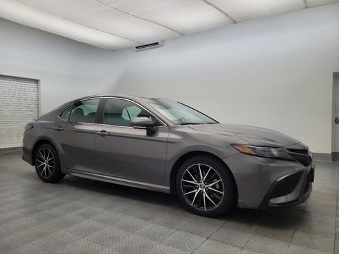 Used 2022 Toyota Camry SE image 11