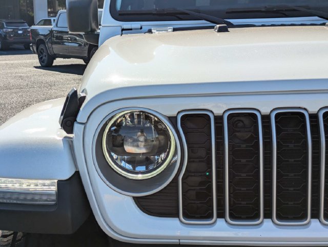 Used 2025 Jeep Wrangler Unlimited Sahara AWD/4WD image 11