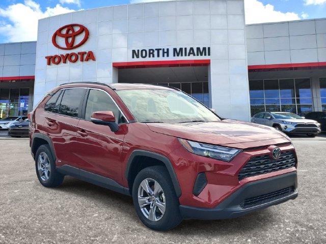 Used 2025 Toyota RAV4 XLE AWD/4WD image 1