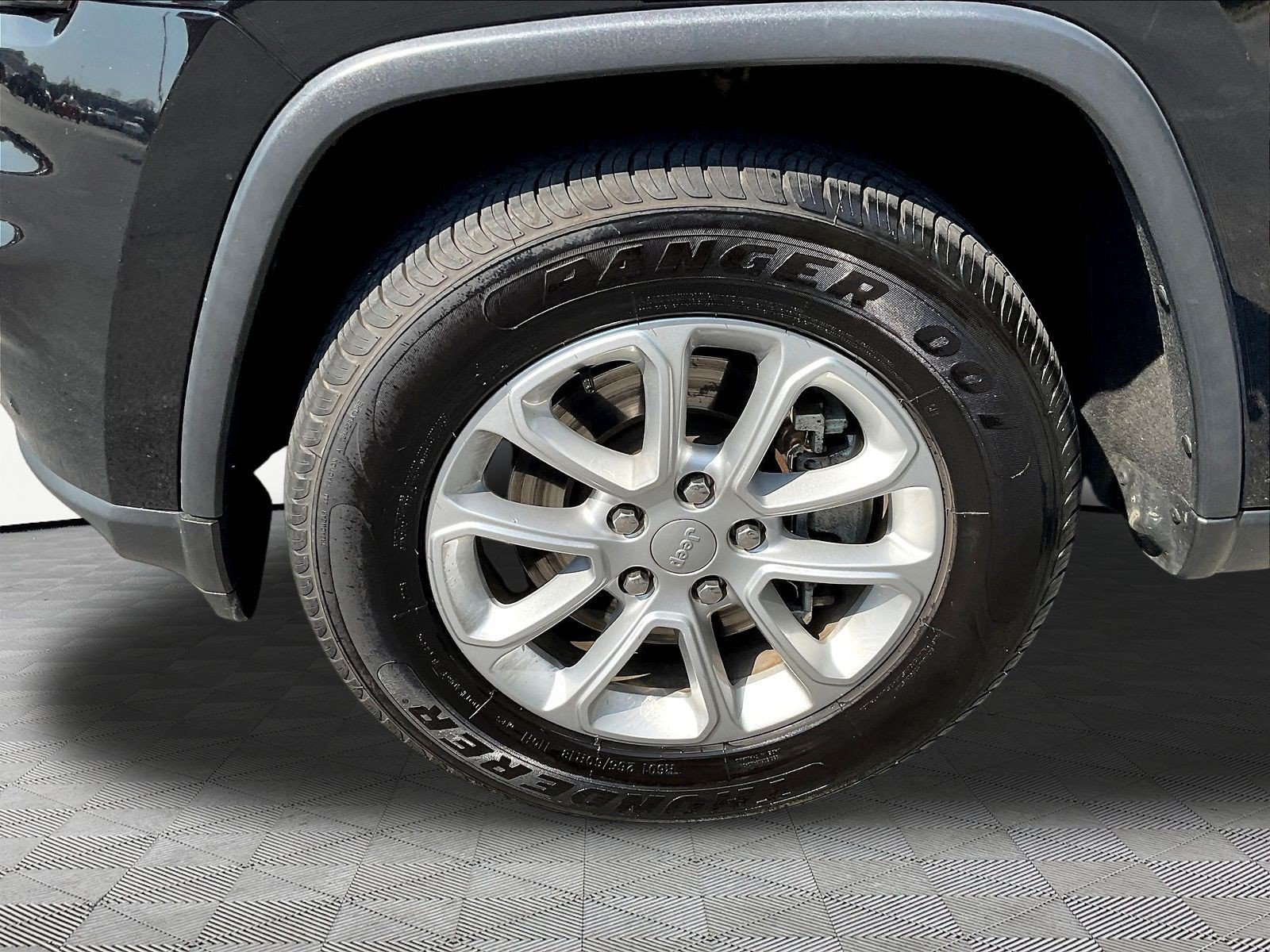 Used 2021 Jeep Grand Cherokee Laredo w/ Security & Convenience Group AWD/4WD image 33