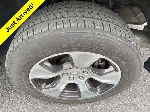 Used 2022 RAM 1500 Laramie AWD/4WD image 11