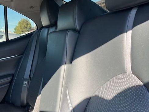 Used 2022 Toyota Camry XLE image 6