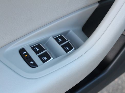 Used 2017 Audi A6 2.0T Premium Plus w/ Premium Plus Package image 23