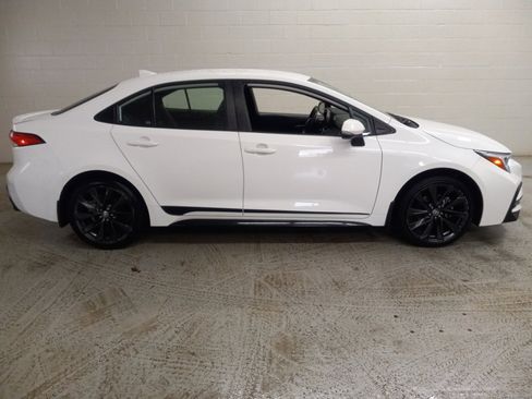 Used 2024 Toyota Corolla SE image 3