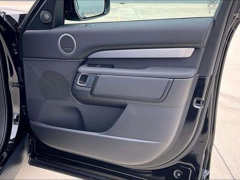 Used 2025 Land Rover Discovery Dynamic SE image 29