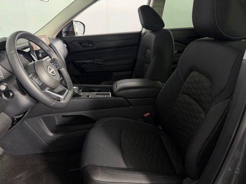 Used 2025 Nissan Pathfinder SV FWD image 22