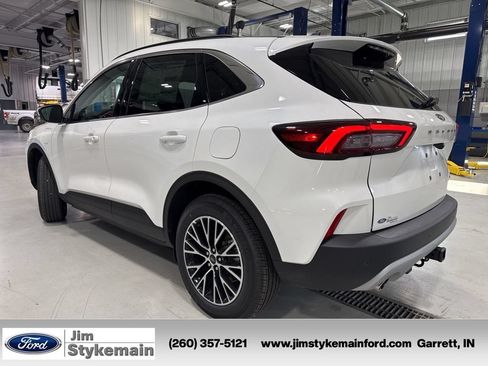 New 2025 Ford Escape SE w/ Class II Trailer Tow Package FWD image 6