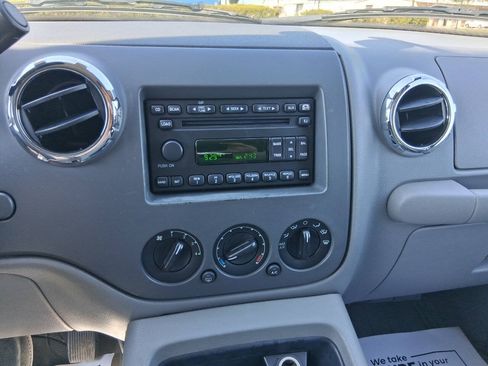 Used 2006 Ford Expedition XLT RWD image 21
