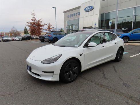 Used 2022 Tesla Model 3 Long Range image 2