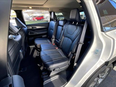 Certified 2025 INFINITI QX60 Luxe image 40