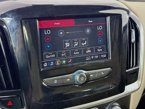 Used 2022 Chevrolet Traverse LS image 38