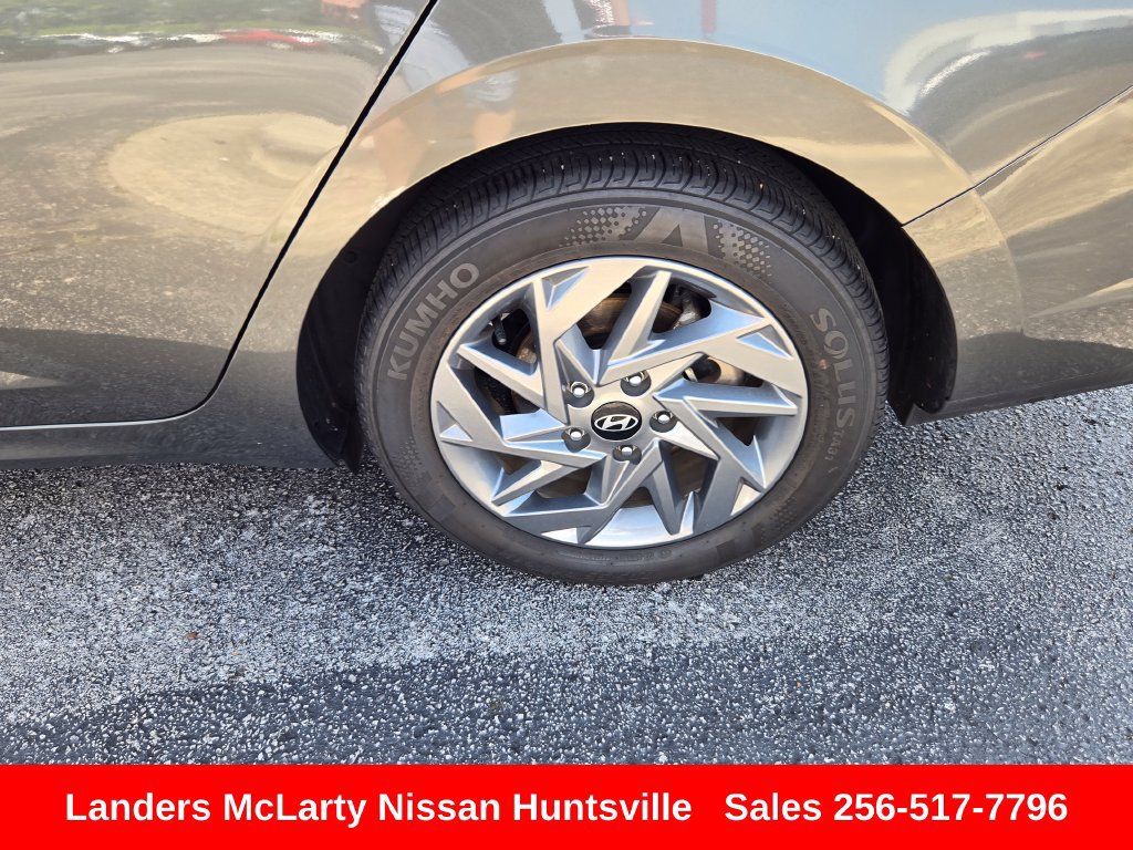 Used 2024 Hyundai Elantra SEL FWD image 14