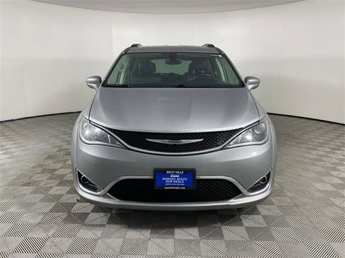 Used 2017 Chrysler Pacifica Touring-L image 18