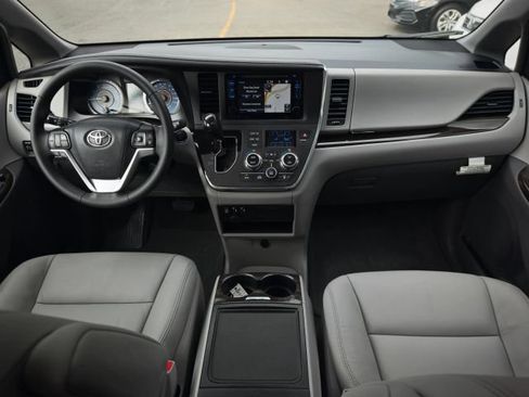 Used 2017 Toyota Sienna XLE w/ XLE Navigation Package FWD image 37