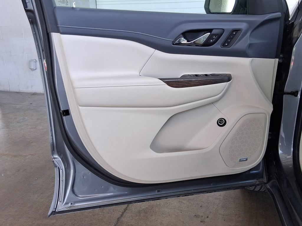 Used 2021 GMC Acadia Denali w/ Denali Technology Package FWD image 15