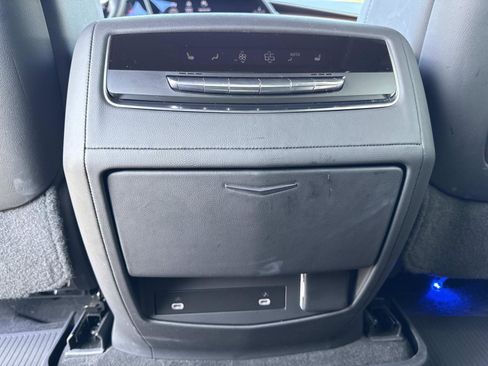 Used 2023 Cadillac Escalade Premium Luxury image 34