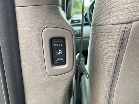 Used 2011 Honda Odyssey EX image 25