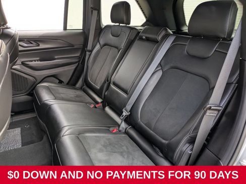 Used 2025 Jeep Grand Cherokee Altitude AWD/4WD image 24