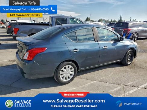Used 2016 Nissan Versa SV image 4