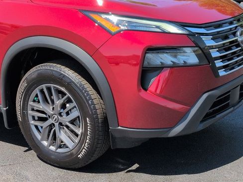 Certified 2025 Nissan Rogue S FWD image 9