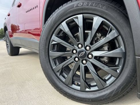 Used 2023 Chevrolet Traverse RS FWD image 5