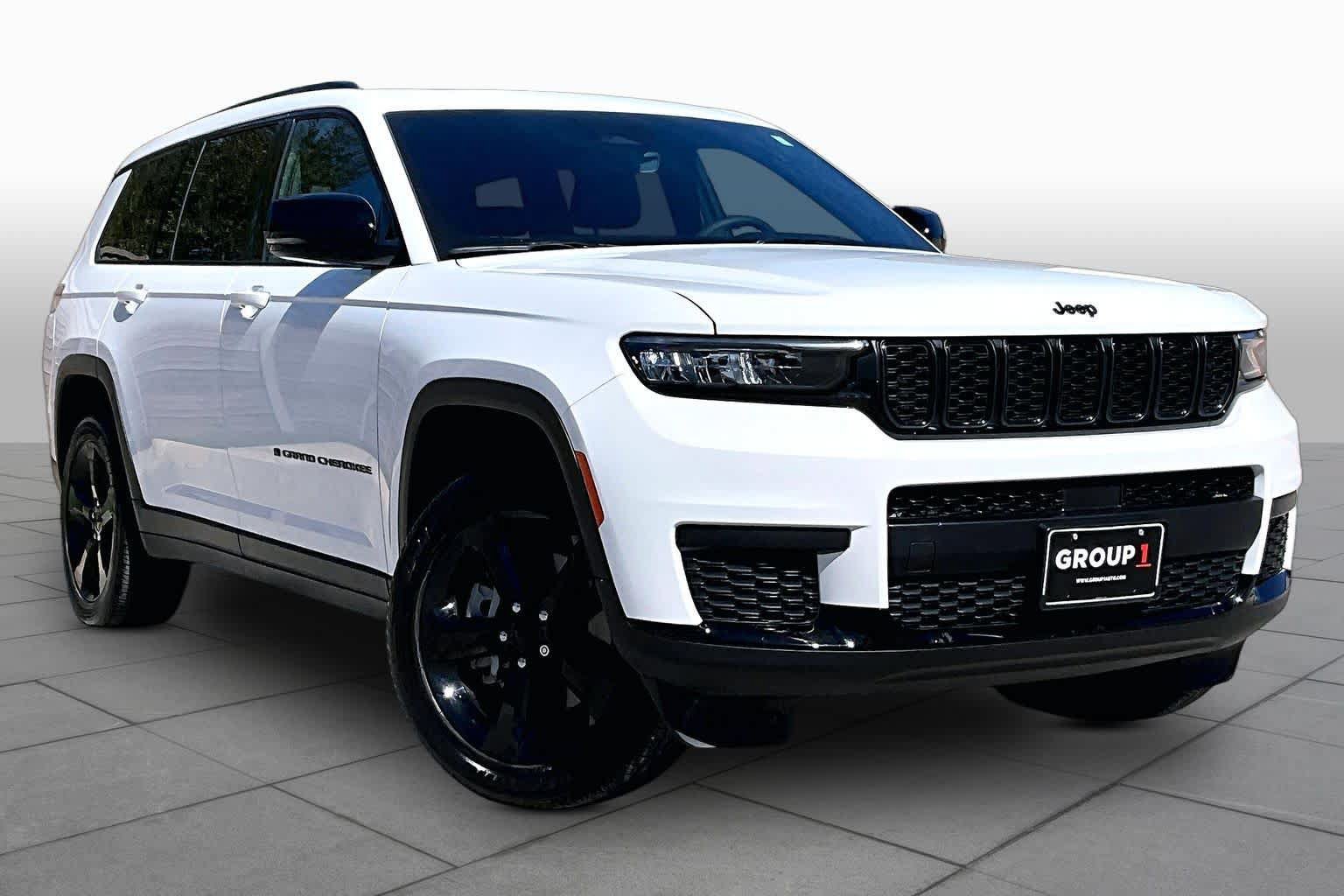 Used 2025 Jeep Grand Cherokee L Altitude RWD image 3