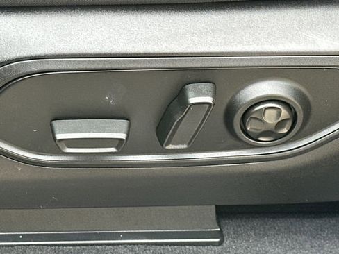 Used 2023 Jeep Grand Cherokee L Laredo image 41