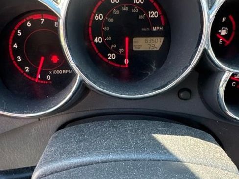 Used 2004 Pontiac Vibe w/ Power Group Value Package FWD image 12