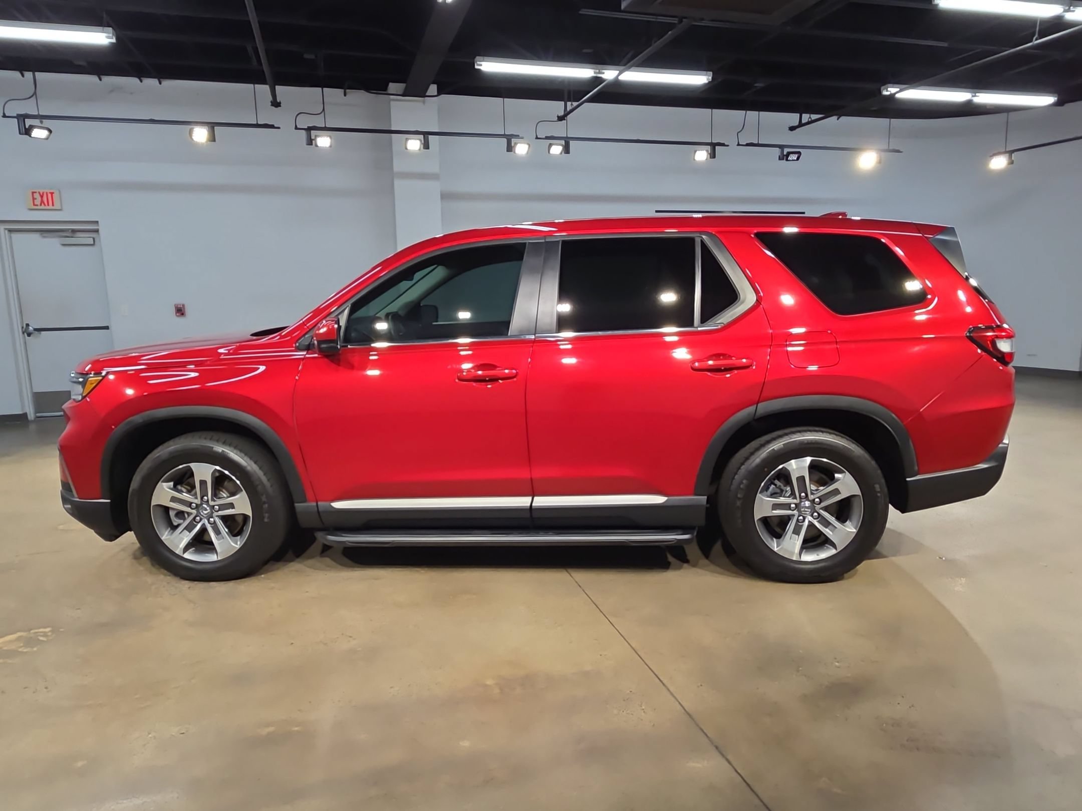 Used 2025 Honda Pilot EX-L image 4