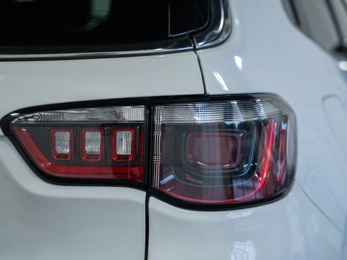 Certified 2022 Jeep Compass Limited AWD/4WD image 6