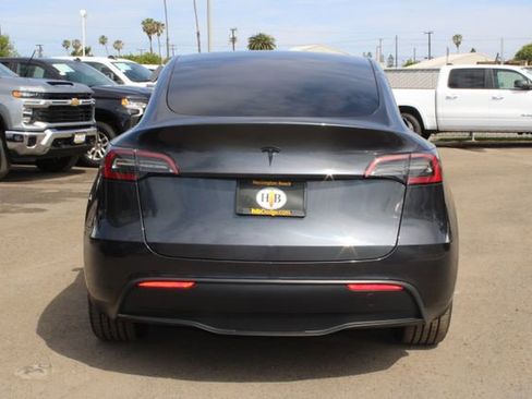 Used 2024 Tesla Model Y Long Range image 4