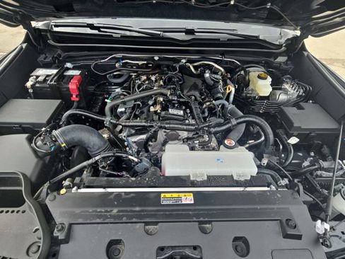 Used 2025 Toyota Tacoma SR5 image 29