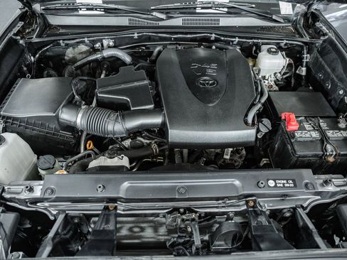 Used 2017 Toyota Tacoma TRD Off-Road image 21