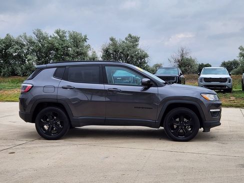 Used 2021 Jeep Compass Latitude w/ Sun and Sound Group AWD/4WD image 2