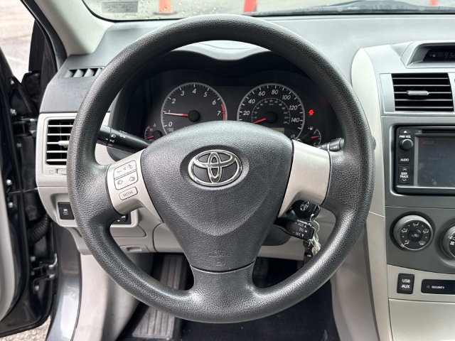 Used 2013 Toyota Corolla LE FWD image 18