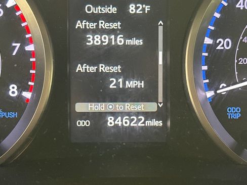 Used 2019 Toyota Highlander LE FWD image 4