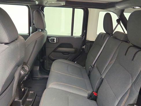 Used 2025 Jeep Wrangler Sahara image 21