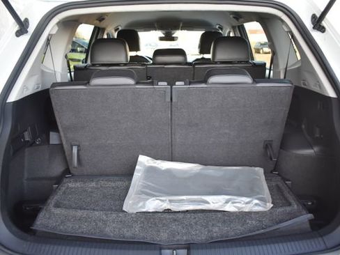 Used 2023 Volkswagen Tiguan SE image 37