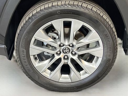 Used 2025 Toyota RAV4 XLE Premium AWD/4WD image 31