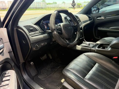 Used 2018 Chrysler 300 S w/ 300S Premium Group RWD image 20