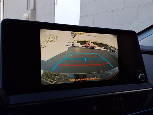 Certified 2023 Toyota Prius XLE image 9